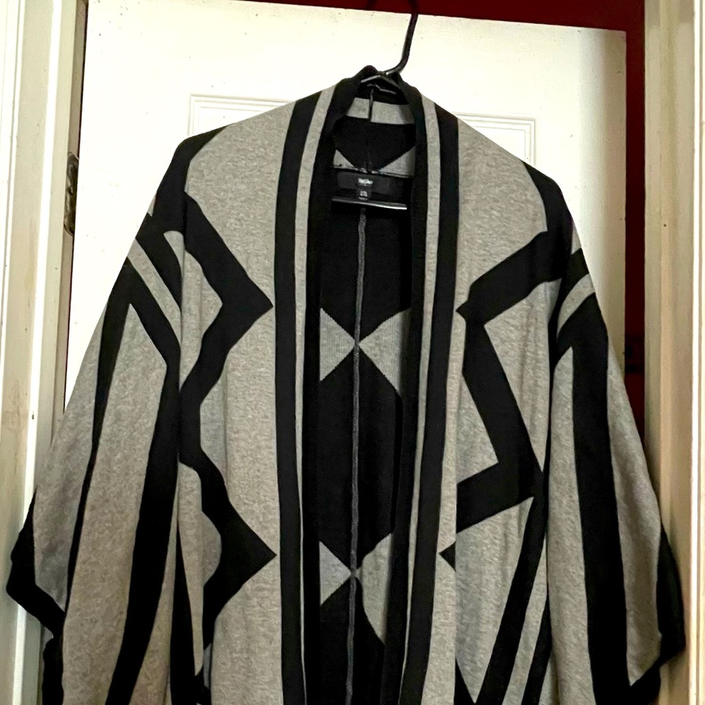 Mossimo Poncho Oversized Size:L/XL